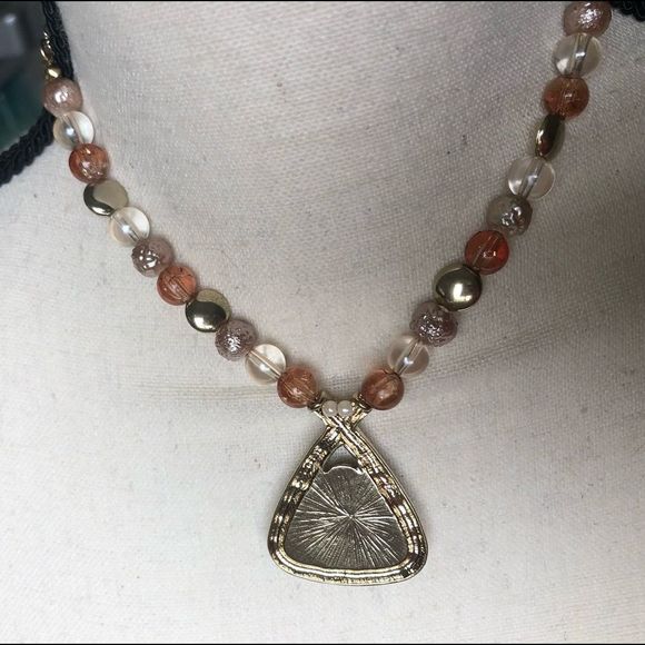 NWOT Faux jewel necklace and earring set, gold tone - Picture 5 of 10